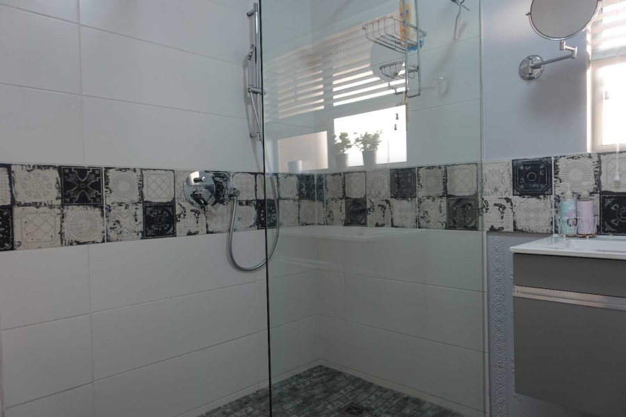 6 Bedroom Property for Sale in Outeniqua Strand Western Cape